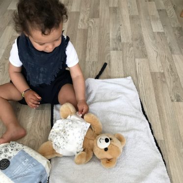 Eine schöne Wickelunterlage selber nähen ist ganz einfach die Anleitung findet ihr auf www.elfenkindberlin.de