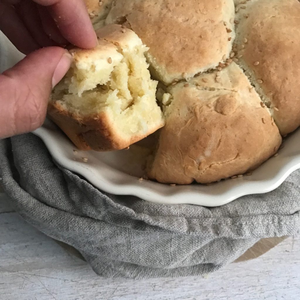 Die heiligen drei Königen haben sich auf den Weg gemacht , die Dreikönigszeit beginnt udn passend dazu haben wir ein Dreikönigsbrot Rezept ohne Zucker, die Geschichte der heiligen drei Könige, schöne Buch Tipps und die Legenden des vierten Königs auf unserem Blog zusammengetragen 