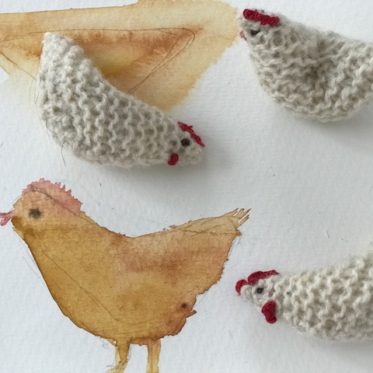 Kleine Waldorf Hühner stricken zum spielen für eure Kinder, sie sind schnell gestrickt und zauberhaft niedlich anzusehen.Dazu passend habe ich auch einen Zaun gebaut, beide Anleitungen findet ihr auf unserem Blog www.elfenkindberlin.de