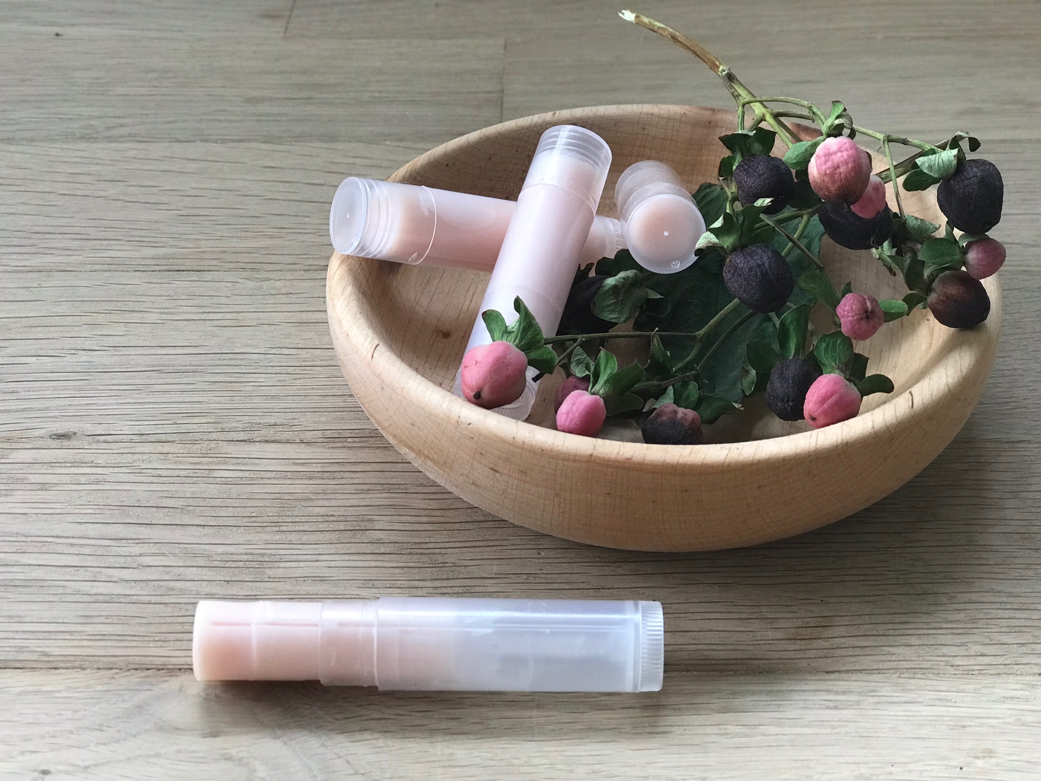 Rezept Kokos Lippenstifte in Rosé, ein schönes DIY für den Kindergeburtstag, oder auch einfach so für Mamas Handtsche. Noch mehr Naturkosmetik Rezepte findet ihr auf unserer Seite www.elfenkindberlin.de