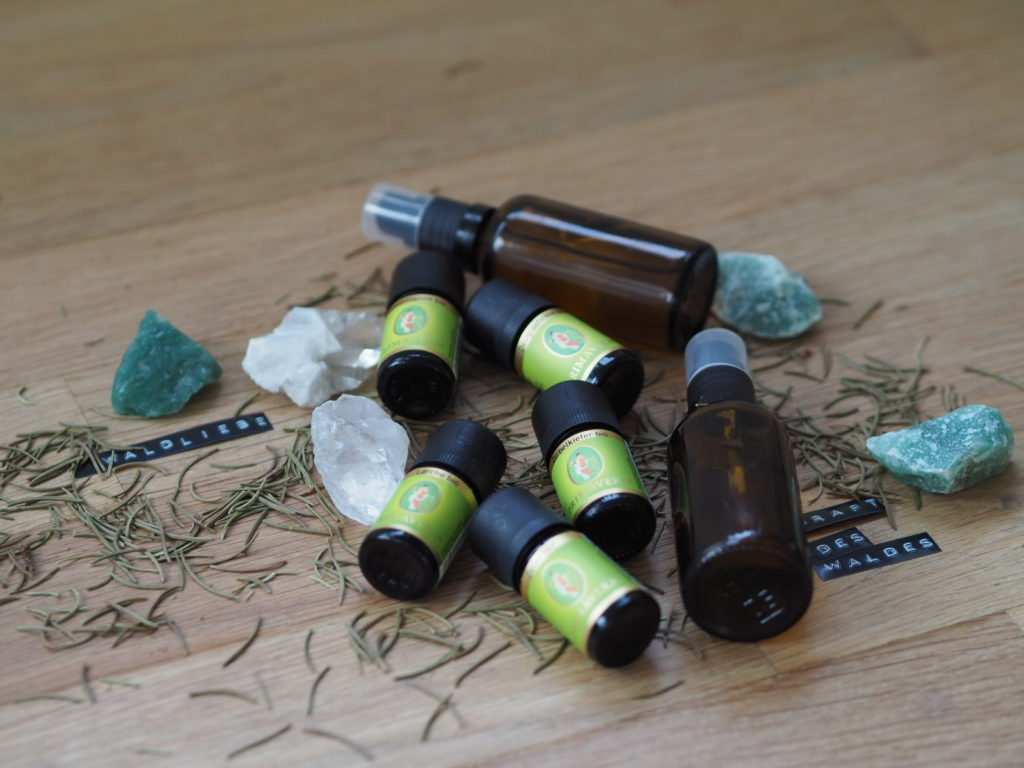 Waldbaden: meditatives Waldritual und Waldmedizin Rezepte mit ätherischen Ölen . Mehr zum Waldbaden und die damit einhergehnde Kraft auf www.elfenkindberlin 