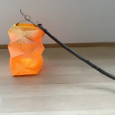 St.Martin feiern- Bedeutungdes LAterne Laufens für Kinder und ein DIY für leuchtende Waldiere im Fenster